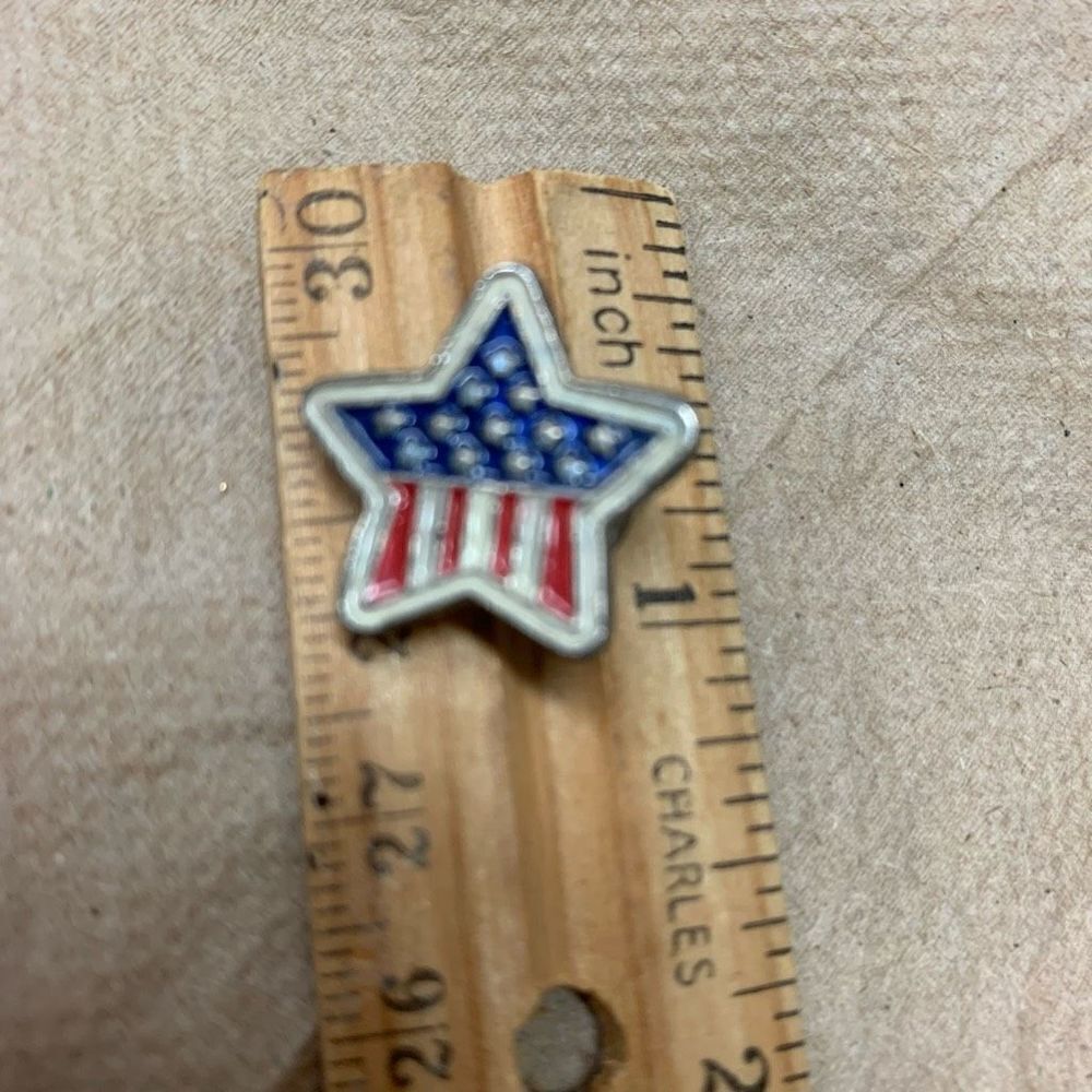 Red White & Blue Flag Star Pin - Picture 5 of 5